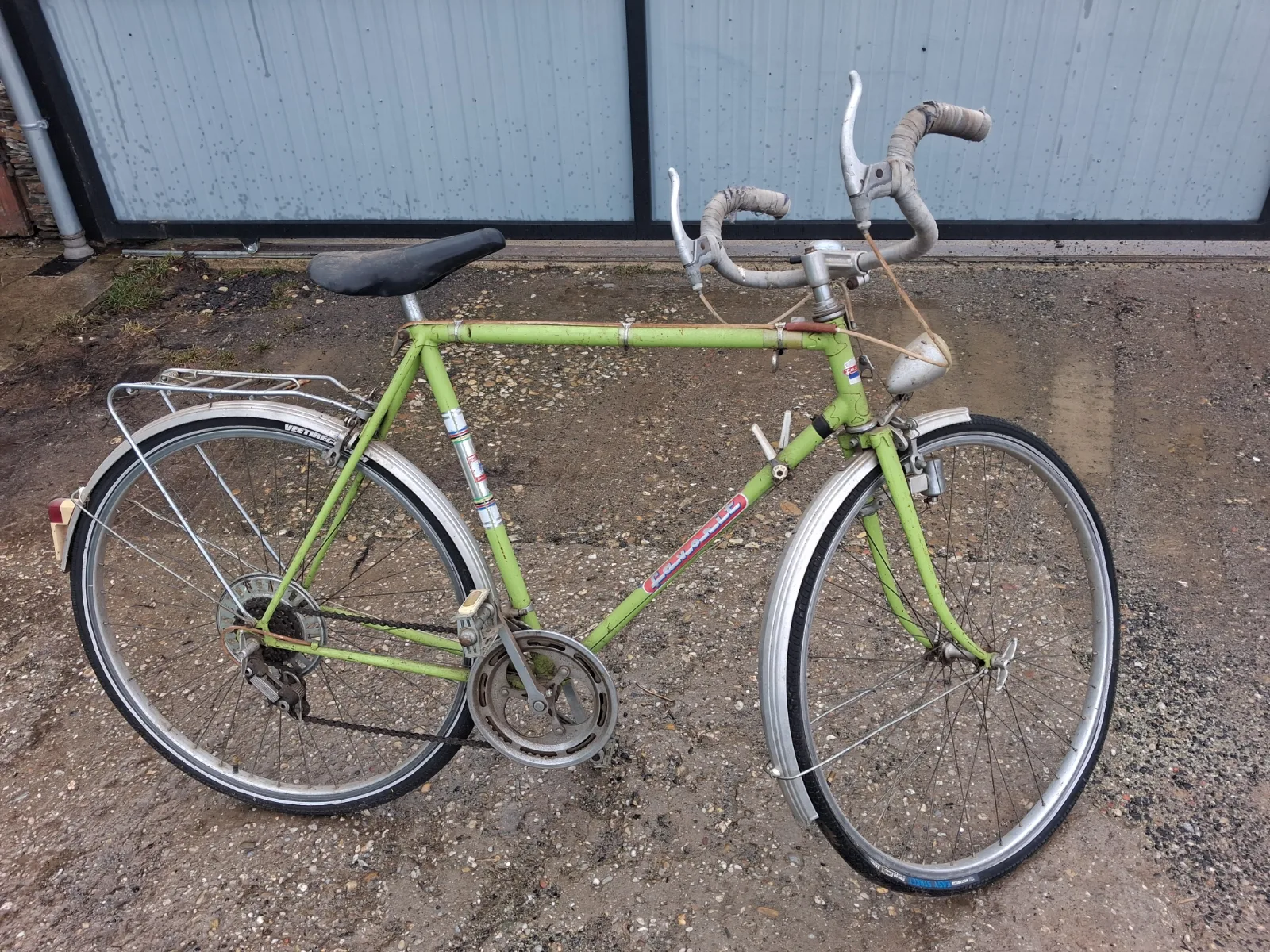 Cestny bicykel znacky favorit